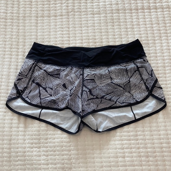 Printed Lululemon shorts, size 8 - Picture 1 of 5
